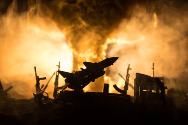 Yaratıcı sanat dekorasyonu, Ukrayna 'da Rus savaşı. Yol ve dev silahlar. Nükleer bomba patlaması. Seçici odak