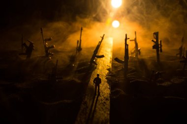 Yaratıcı sanat dekorasyonu, Ukrayna 'da Rus savaşı. Yol ve dev silahlar. Nükleer bomba patlaması. Seçici odak