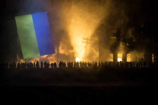 Decoración Artística Creativa Concepto Guerra Rusa Ucrania Multitud Mirando Explosión —  Fotos de Stock