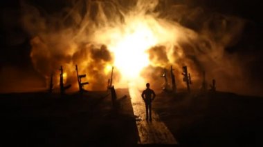 Yaratıcı sanat dekorasyonu, Ukrayna 'da Rus savaşı. Nükleer bomba ve insanların devasa patlaması. Seçici odak