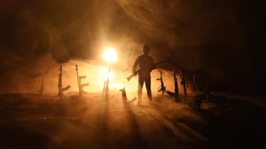 Yaratıcı sanat dekorasyonu, Ukrayna 'da Rus savaşı. Nükleer bomba ve insanların devasa patlaması. Seçici odak