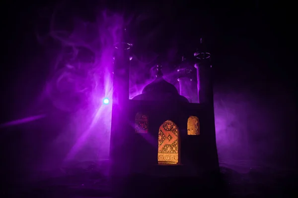 Uma Miniatura Mesquita Realista Com Janelas Noite Cartão Festivo Convite — Fotografia de Stock