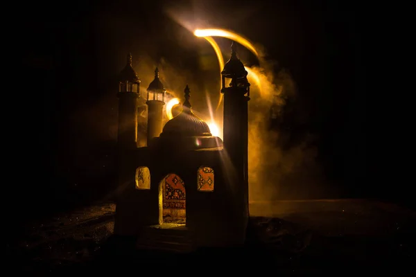 Реальная Миниатюра Окнами Ночью Праздничная Открытка Приглашение Мусульманский Священный Месяц — стоковое фото