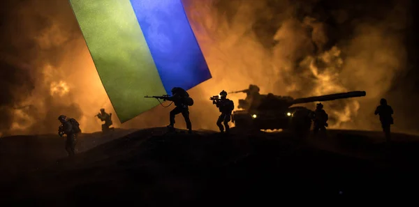 Russian War Ukraine Concept Silhouette Armed Soldiers Ukrainian Flag Burned — Stock Photo, Image