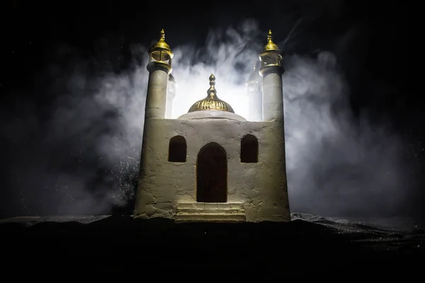 Una Mezquita Realista Miniatura Con Ventanas Por Noche Tarjeta Felicitación — Foto de Stock