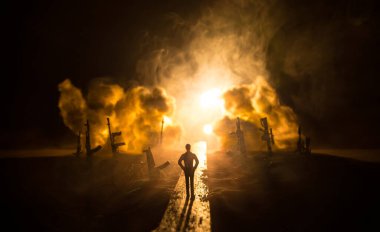 Yaratıcı sanat dekorasyonu, Ukrayna 'da Rus savaşı. Yol ve dev silahlar. Nükleer bomba patlaması. Seçici odak