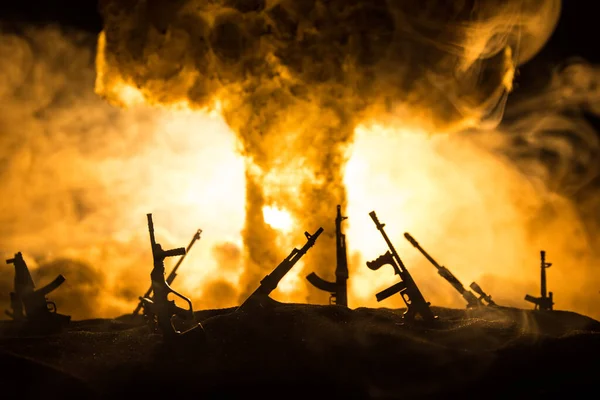 Decoração Arte Criativa Guerra Russa Conceito Ucrânia Estrada Armas Gigantes — Fotografia de Stock