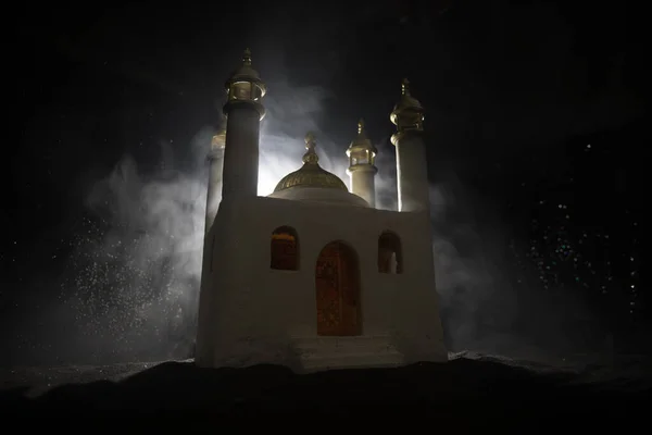Sebuah Miniatur Masjid Realistis Dengan Jendela Malam Hari Kartu Ucapan — Stok Foto