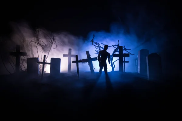 Vista Aterradora Zombies Cementerio Árbol Muerto Luna Iglesia Cielo Nublado — Foto de Stock