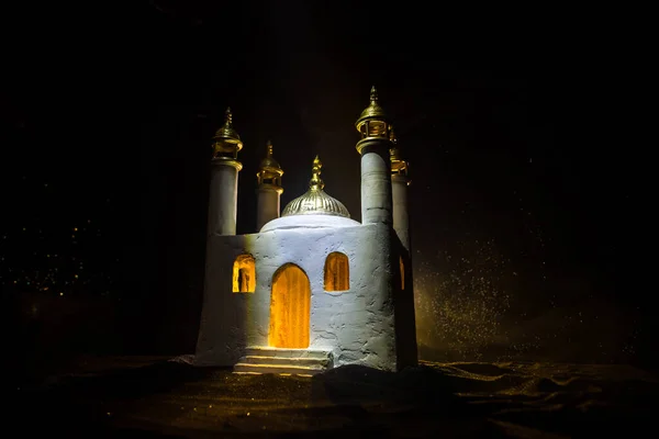 Реалістична Мініатюра Мечеті Вікнами Вночі Святкова Листівка Запрошення Мусульманський Святий — стокове фото