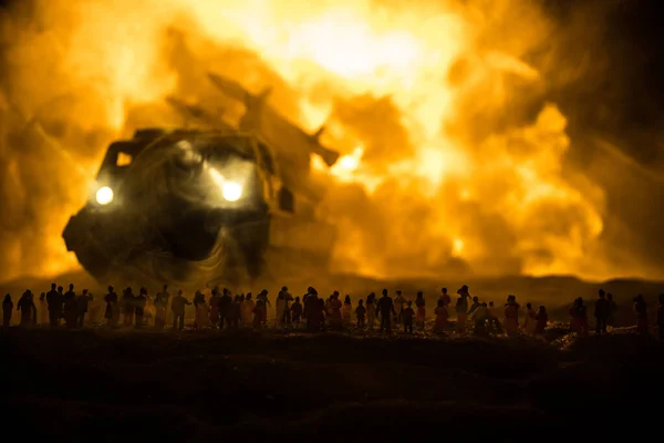 Yaratıcı Sanat Dekorasyonu Ukrayna Rus Savaşı Kalabalık Dev Bir Roket — Stok fotoğraf