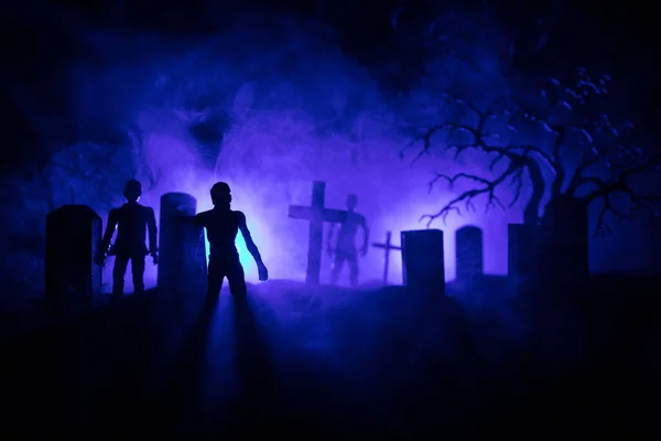 Eng Uitzicht Zombies Kerkhof Dode Boom Maan Kerk Griezelige Bewolkte — Stockfoto