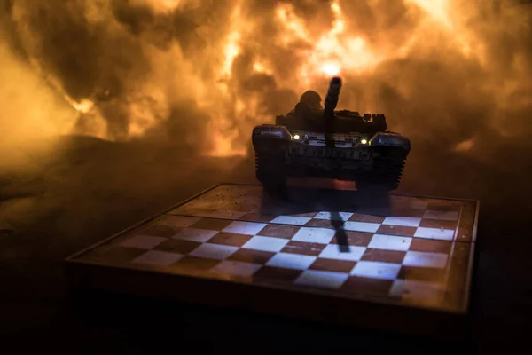 Válka Mezi Ruskem Ukrajinou Konceptuální Obraz Války Pomocí Šachovnice Tanku — Stock fotografie