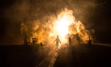 Yaratıcı sanat dekorasyonu, Ukrayna 'da Rus savaşı. Yol ve dev silahlar. Nükleer bomba patlaması. Seçici odak