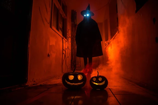 Concetto Halloween Silhouette Raccapricciante Nel Corridoio Buio Con Testa Zucca — Foto Stock