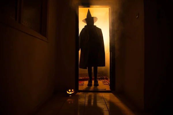 Halloween Konceptet Läskig Siluett Den Mörka Korridoren Med Pumpahuvud Tonat — Stockfoto