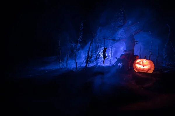 Horror Ansicht Von Erhängten Mädchen Auf Baum Der Nacht Selbstmord — Stockfoto