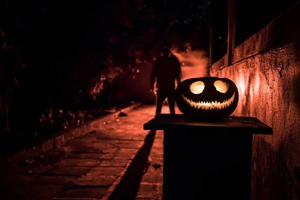Balkabağı Orman Gece Yanar Korkunç Jack Lantern Gülümseyen Sisli Arka — Stok fotoğraf