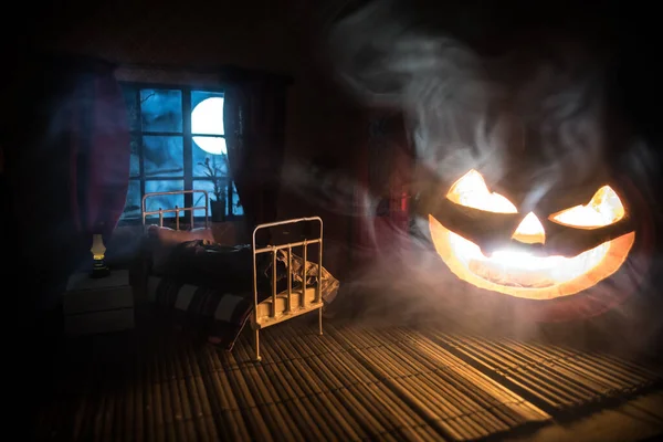 Horror Halloween Ein Realistisches Puppenhaus Schlafzimmer Mit Möbeln Und Fenster — Stockfoto