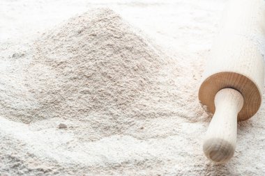 Hecelenen un ve oklavalı arka plan