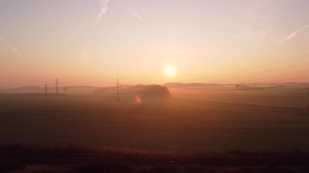 Tren Sonbahar Gündoğumunda Kırsal Kırsalda Yol Alır Tren Doğadaki Güzel — Stok video