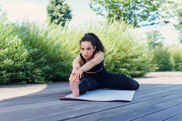Sporty Young Woman Makes Yoga Exercising Yoga Mat Park Outdoor — Photo