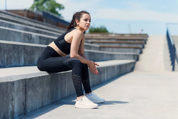 Exhausted Pretty Woman Hard Outdoor Training Sitting Stairs Sports Stadium — Stockfoto