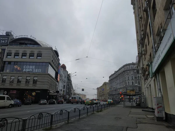 Staden Charkov, den gamla staden, den molniga höststaden, gamla byggnader — Stockfoto