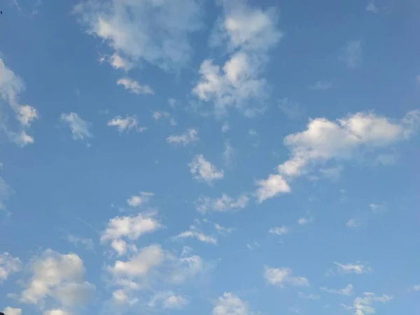 Céu Nuvens Com Luz Suave Sol — Fotografia de Stock