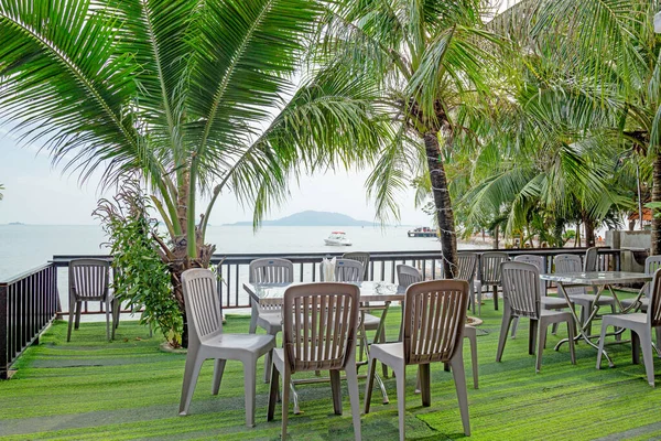 Ada manzaralı deniz kenarında temiz hava.