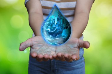 Dünya 'nın yakıt düşüşü insanların elindeydi. Dünya Çevre Günü ve Yeşil Dünya. Enerji tasarrufu çevre koruma kavramı ve metin için alan. Bu görüntünün elementleri NASA tarafından desteklenmektedir.