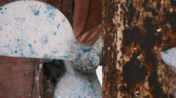 Old Rusty Propeller Screw Sailing Yacht Repair — Stockfoto