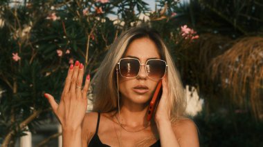 Lady arguing on the phone with a friend