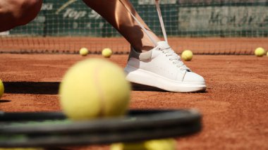 Girl tying her shoelaces before starting a workout