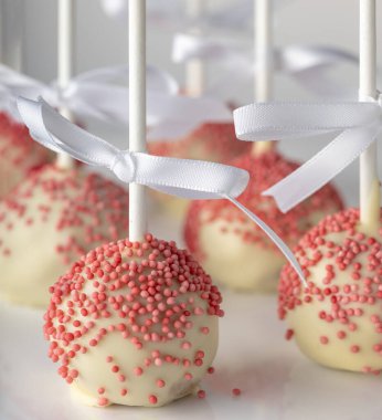 Ev yapımı kek. Patlamış şeker.