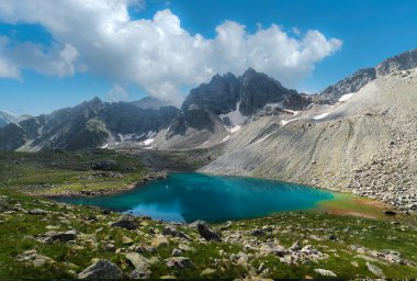 Teberda Doğa Koruma Alanında Markinskoe Gölü