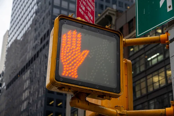 New York Közlekedési Tábla Megvilágított Homályos Háttér Nem Séta — Stock Fotó