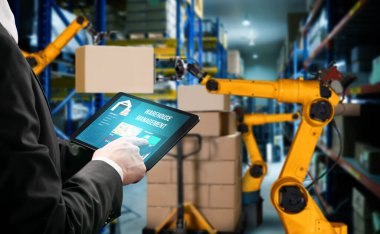 Yenilikçi depo ve fabrika dijital teknolojisi için akıllı robot kol sistemleri