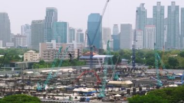 Metropolis 'teki şehir ve inşaat alanının panoramik görüntüsü