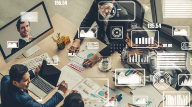 Şirket personeli toplantısındaki iş adamlarının yaratıcı görüntüsü