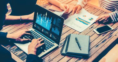 Yaratıcı bilgisayar yazılımı ile teknolojiyi analiz eden iş görsel verileri