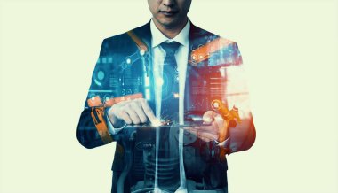 Mekanize endüstri robotu kolu ve fabrika işçisi çift pozlama