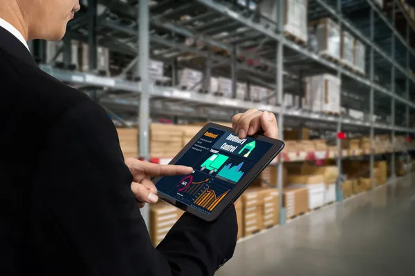 Warehouse management innovative software in computer for real time monitoring — Stock Photo, Image