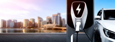 Yeşil enerji ve ekolojik güç kavramında elektrikli araba şarj istasyonu