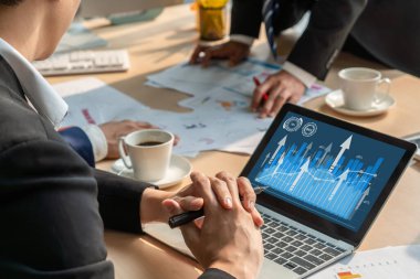 Yaratıcı bilgisayar yazılımı ile teknolojiyi analiz eden iş görsel verileri