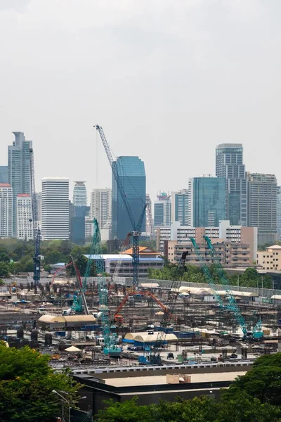 大都市城市景观与建筑工地全景 — 图库照片