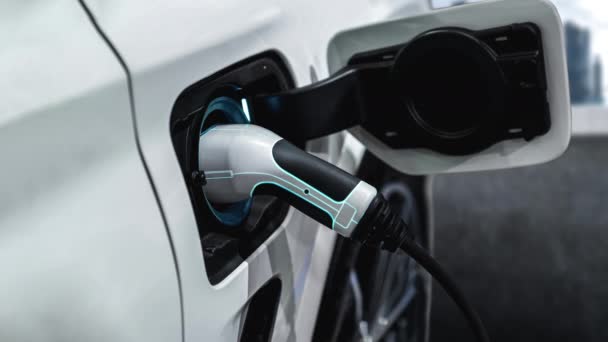 EV laddstation för elbil i begreppet grön energi och miljökraft — Stockvideo