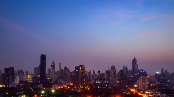 Tempo de transição diurna e noturna lapso de paisagem urbana e edifícios em metrópole — Vídeo de Stock