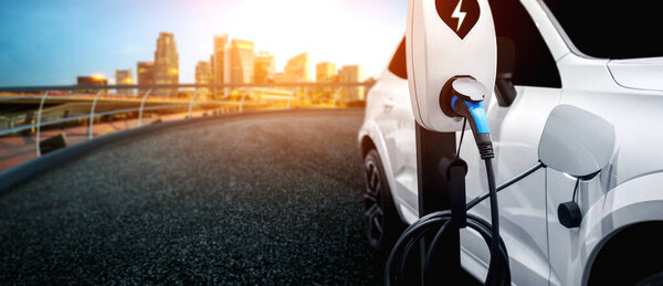 EV зарядная станция для электромобиля в концепции зеленой энергии и экологических путешествий