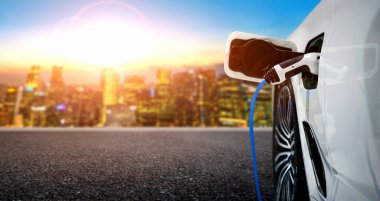 Yeşil enerji ve eko seyahat kavramında elektrikli araba şarj istasyonu